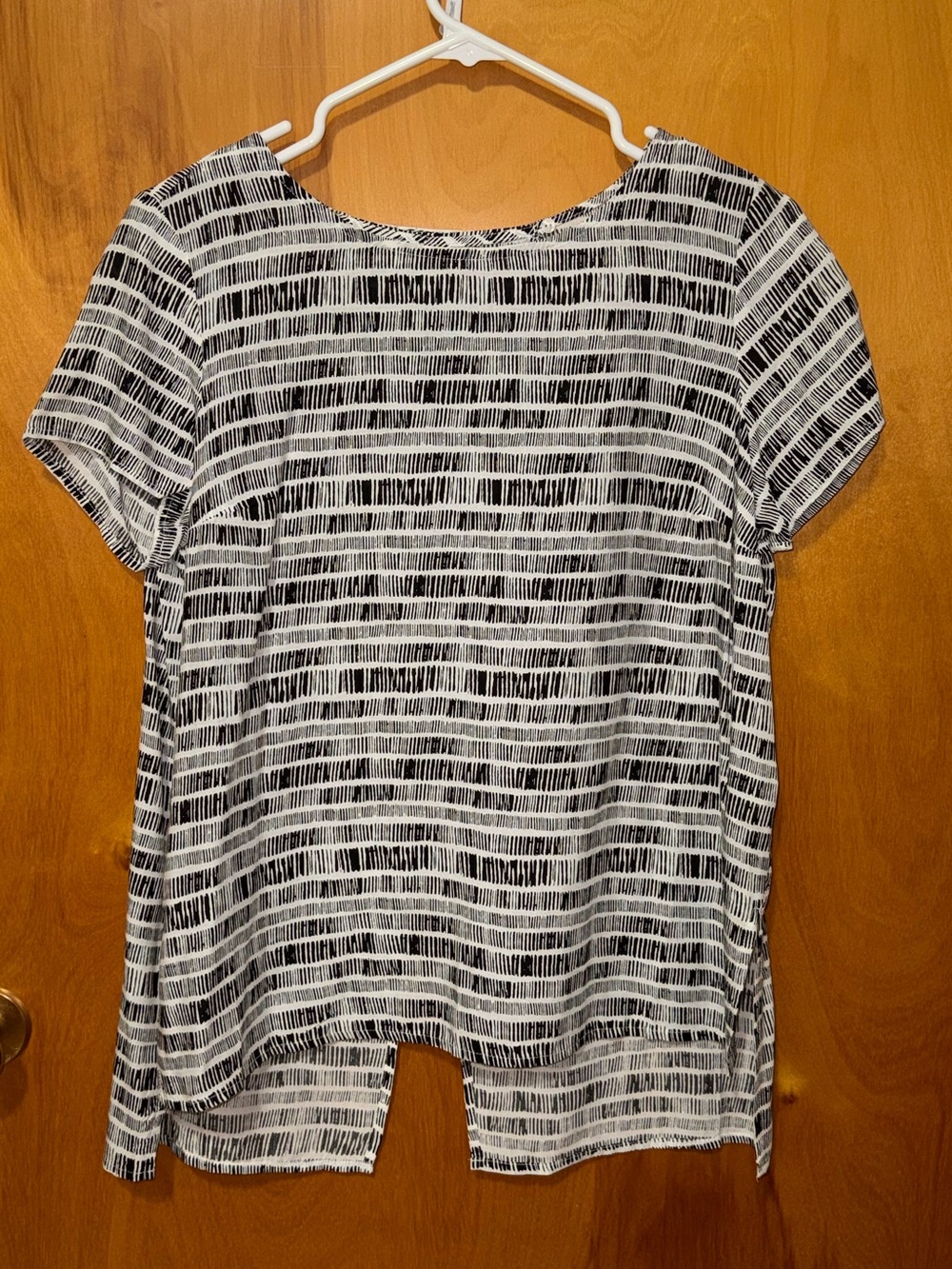 Old Navy Black and White Striped Short Sleeve Top